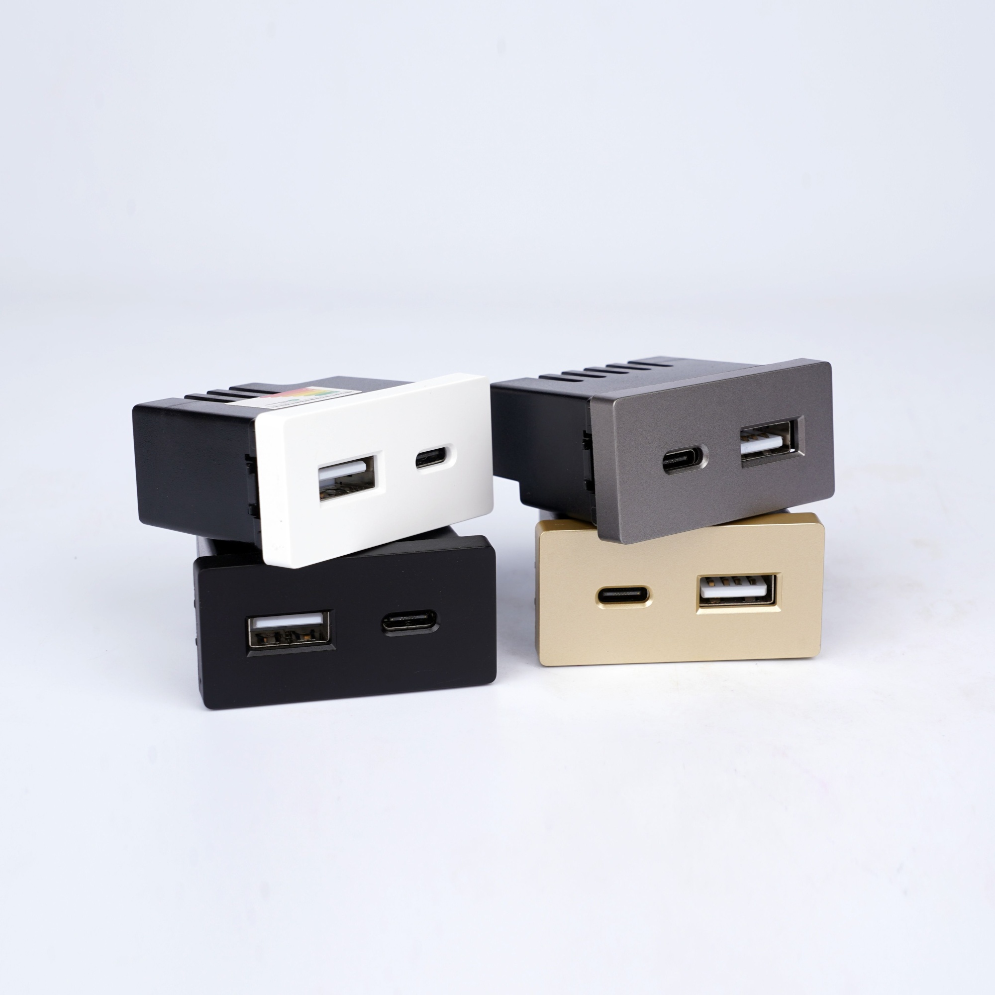 Купить Механизм розетки 1/2 (без рамки) USB АС, быстрая зарядка 20Вт, цвет золотой в интернет-магазине Mvava.ru